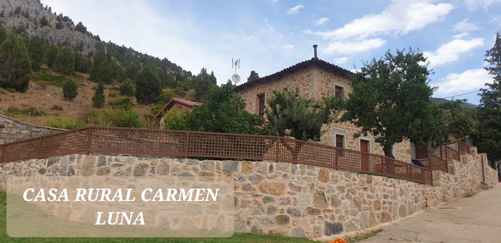 Casa Rural Carmen Luna está situada en Miñera de Luna rodeada del robledal de la Mata y de los pintorescos sabinares de Luna.